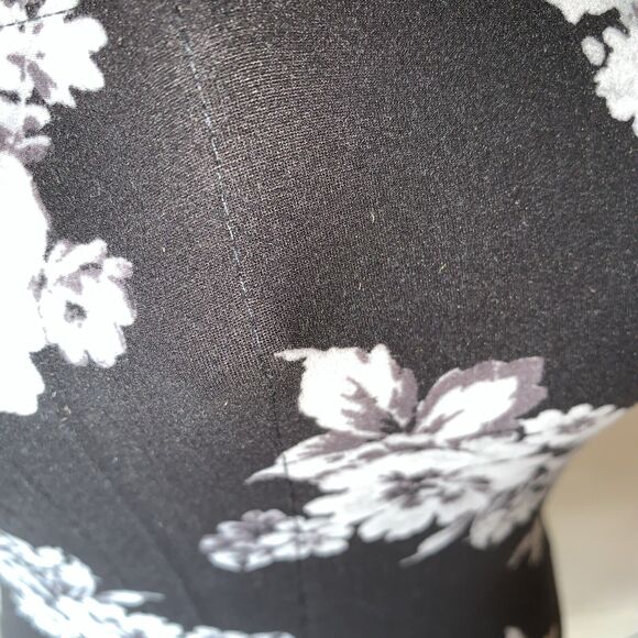 Twenty Two/7 SMALL Body Con Elastic Waist Floral Print Scoop Neck Top imperfect - Picture 6 of 7